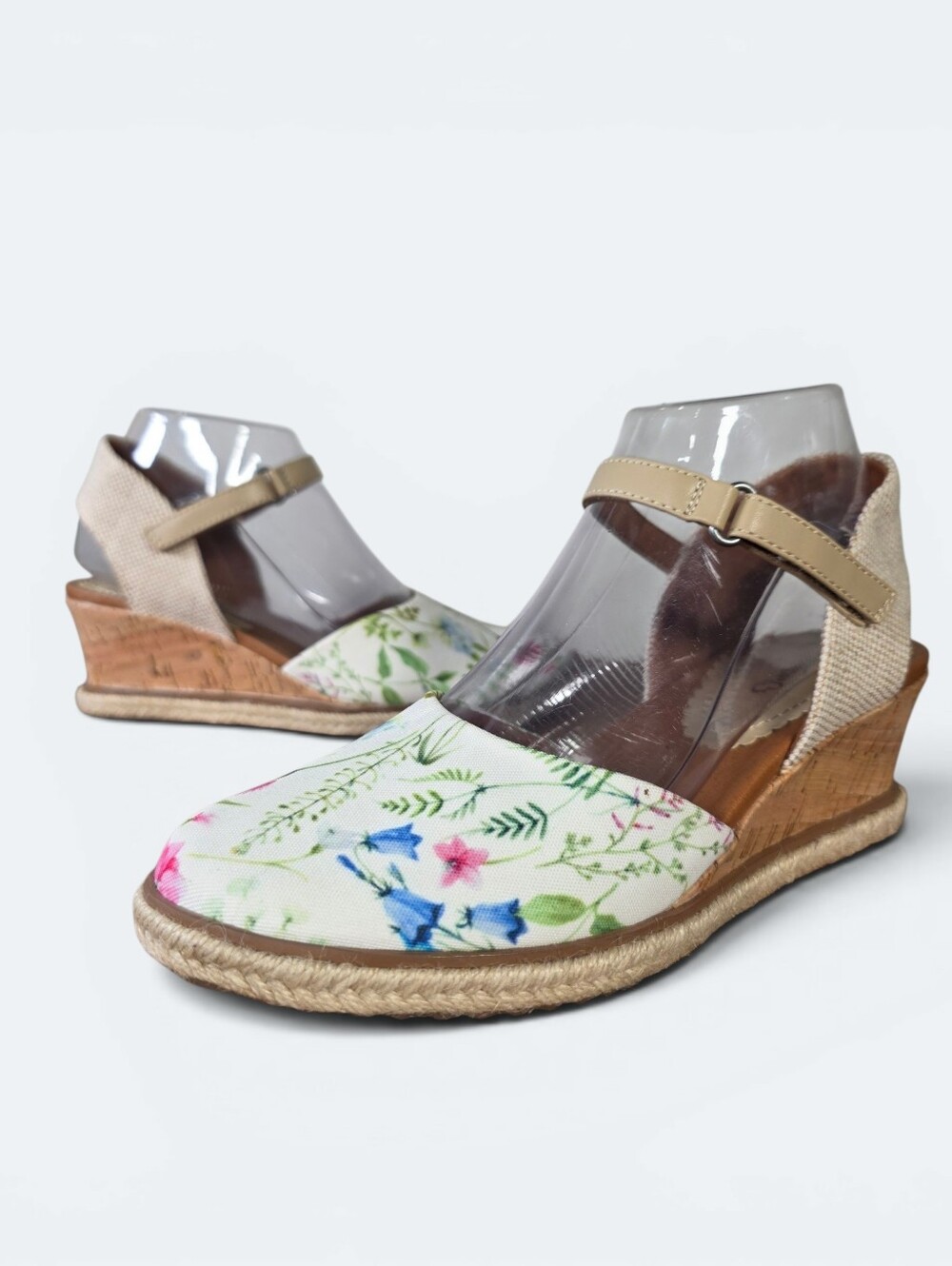 Baretraps Ocean Floral Closed Toe Espadrille Wedge Sandals Size 7 Like New
